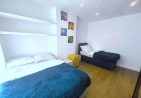 Spacious Triple Bedroom 10 min from Station